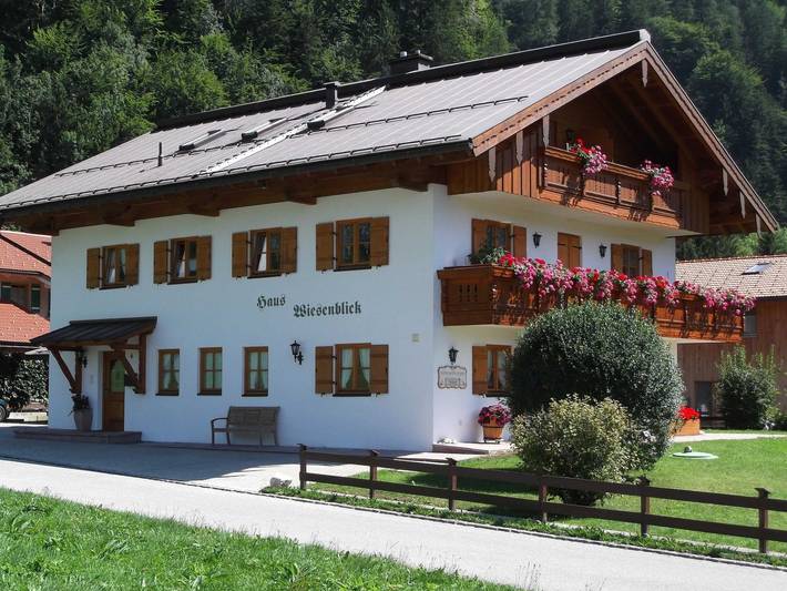 Ferienwohnung für 3 Personen, mit Balkon und Garten sowie Ausblick in Unterwössen