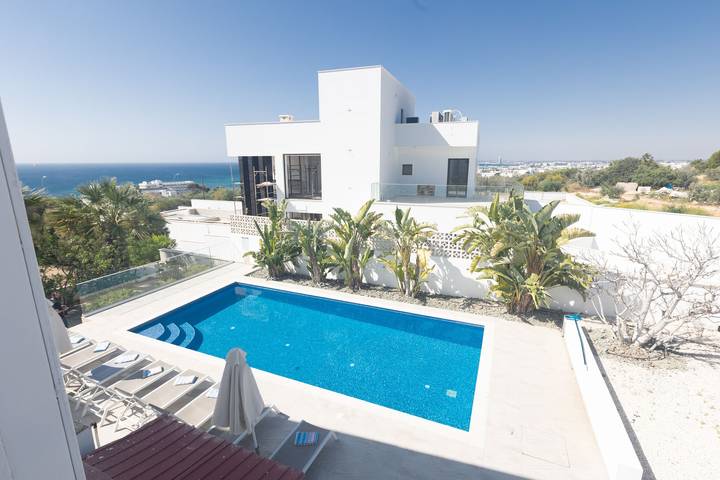 Villa für 10 Personen, mit Balkon und Garten sowie Pool in Ayia Napa - 2