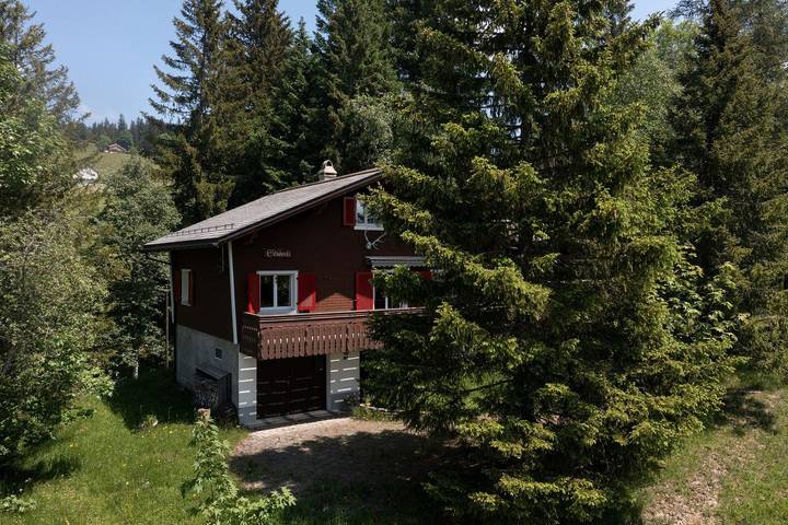 Ferienhaus für 7 Personen, mit Balkon und Terrasse sowie Garten und Ausblick in Amden