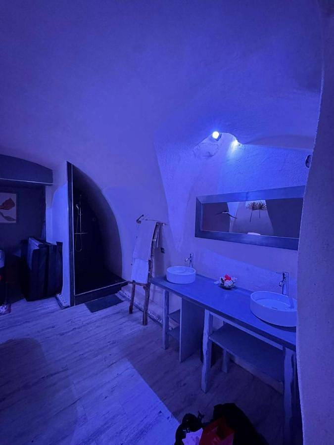 Double Room with Private Bathroom in Saint-Montan, Privas (arrondissement)