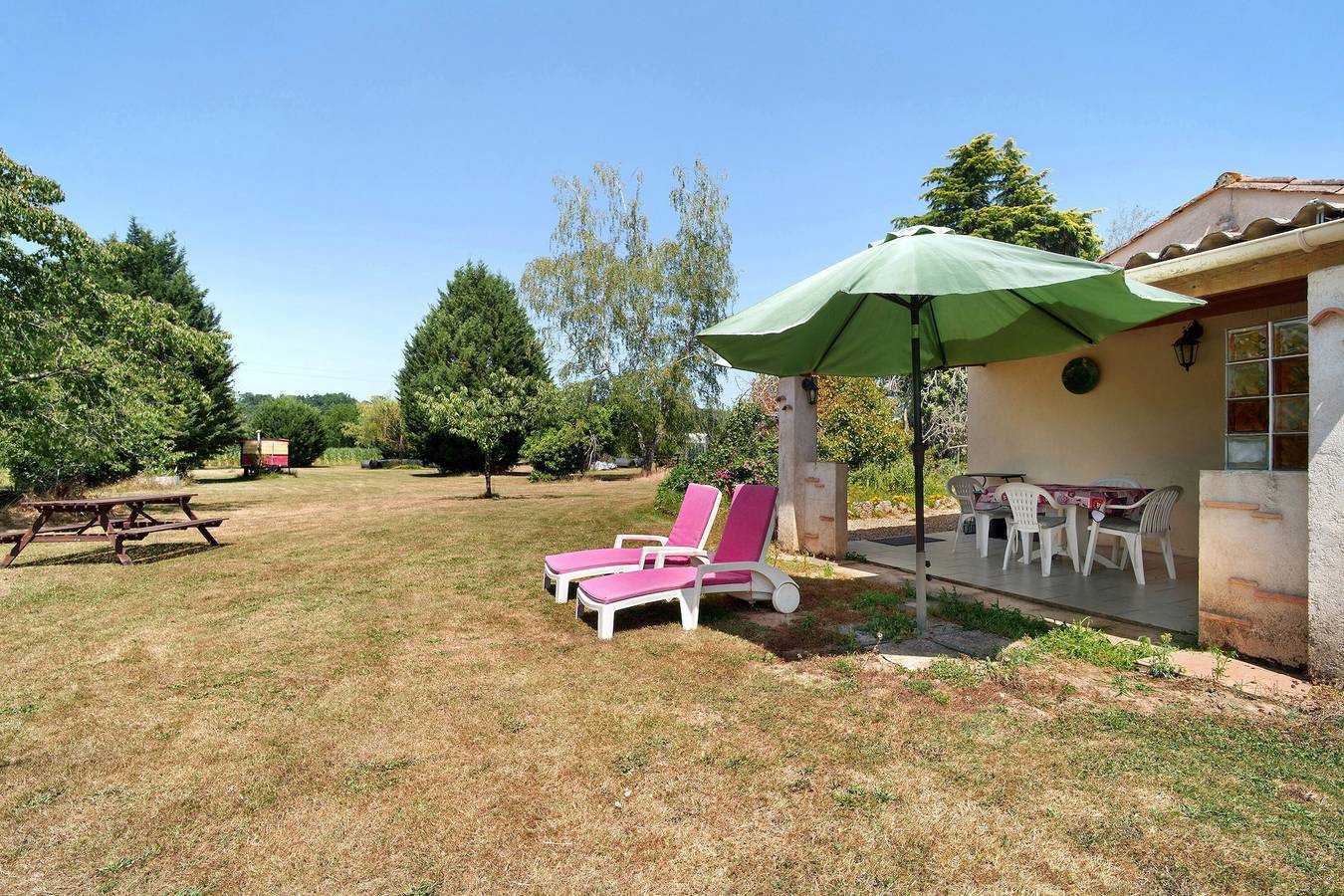 Chambre d’hôtes « Chambre Double Carpediem Bergerac » avec jardin commun, Wi-Fi et climatisation in Prigonrieux, Périgord Pourpre