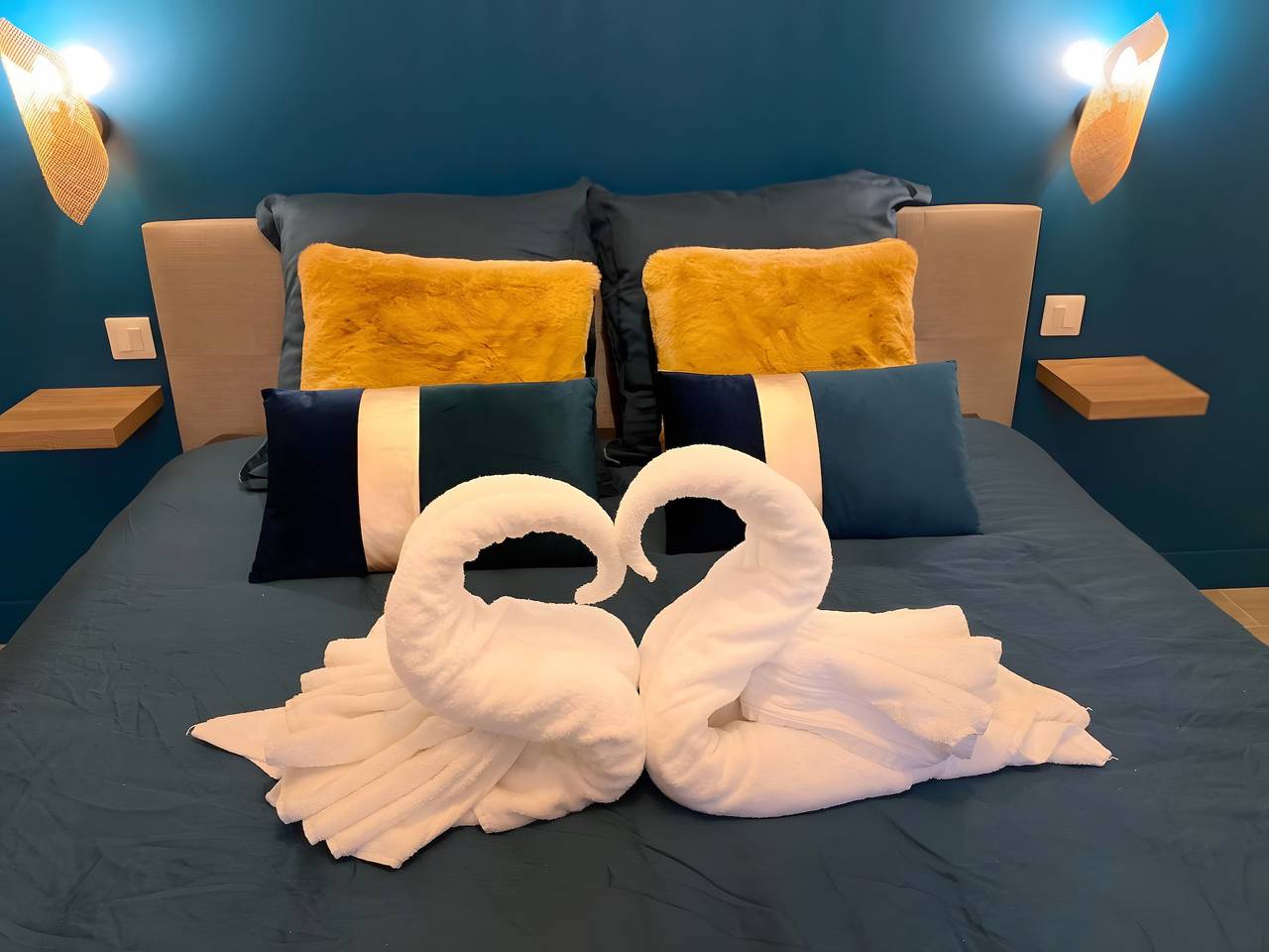 Gite « La Folie Romantique, avec spa » avec terrasse privée, Wi-Fi et climatisation in Sublaines, Région de Tours