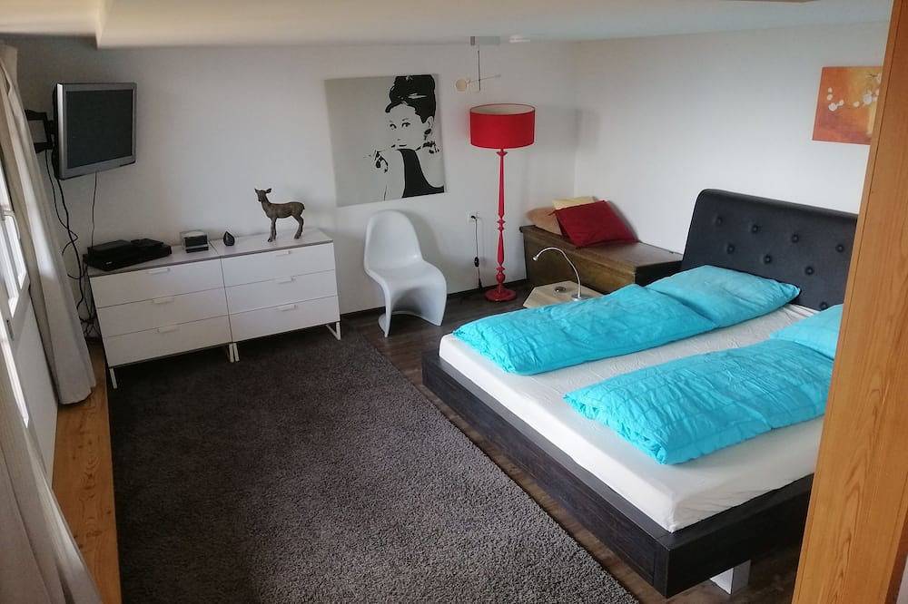 Geheel appartement, Chalet \"Niesenblick\" with views of the lake, Jungfrau, Mönch and Eiger  in Sigriswil, Meer van Thun