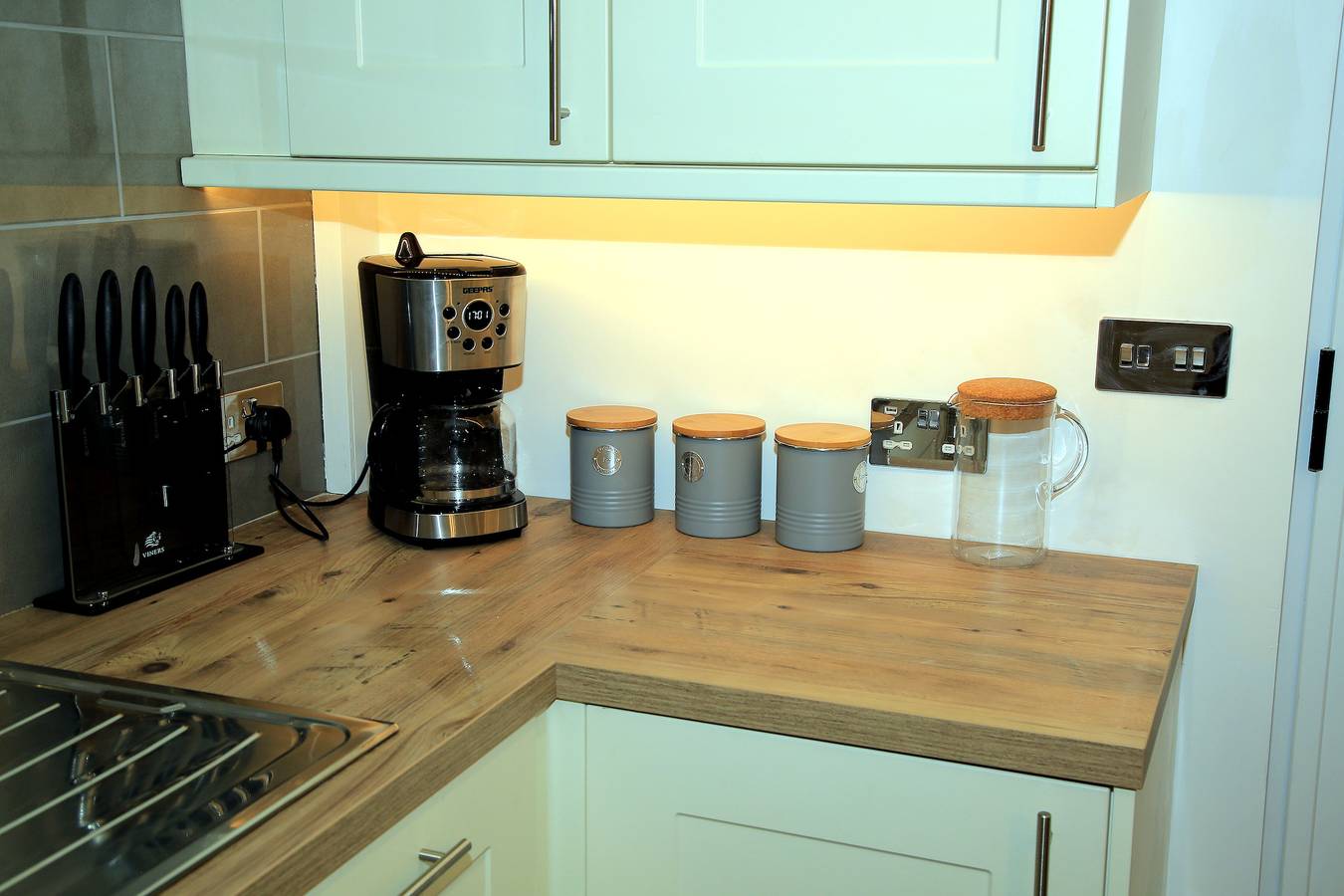 A Modern, Comfy Newly Remodeled 2bd House in Barking and Dagenham, London