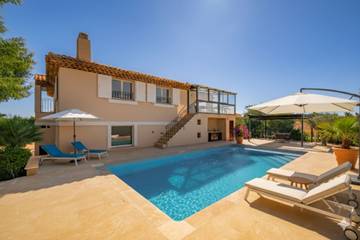 Gîte pour 6 personnes, avec terrasse ainsi que jardin et piscine dans Golf Bluegreen Sainte-Maxime