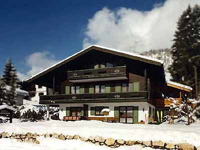 Ganze Ferienwohnung, Gästehaus Sonnenhang - Komfortable Ferienwohnung 46 qm mit großem Balkon und Panoramabergblick in Reit im Winkl, Bayerische Alpen