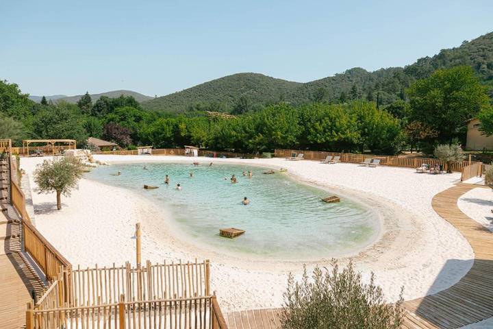 Camping pour 6 personnes, avec Terrasse et Jardin ainsi que Piscine et Vue