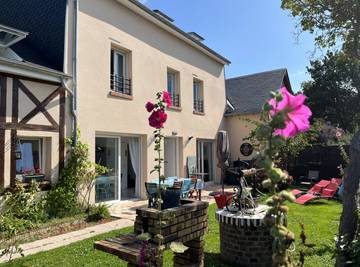 Gîte pour 10 personnes, avec jardin et terrasse à Belbeuf