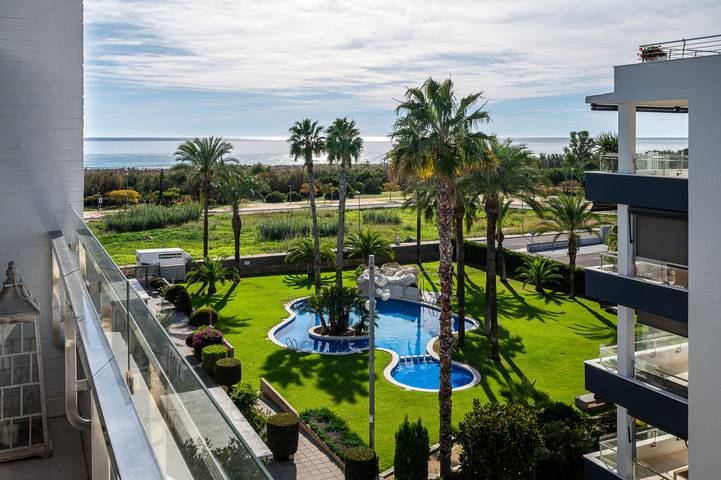 Apartamento de vacaciones para 6 personas, con piscina además de terraza y vistas - 1
