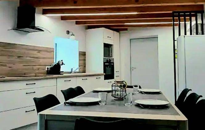 Location de vacances pour 8 personnes, avec jardin ainsi que piscine et vue à Cublize - 3