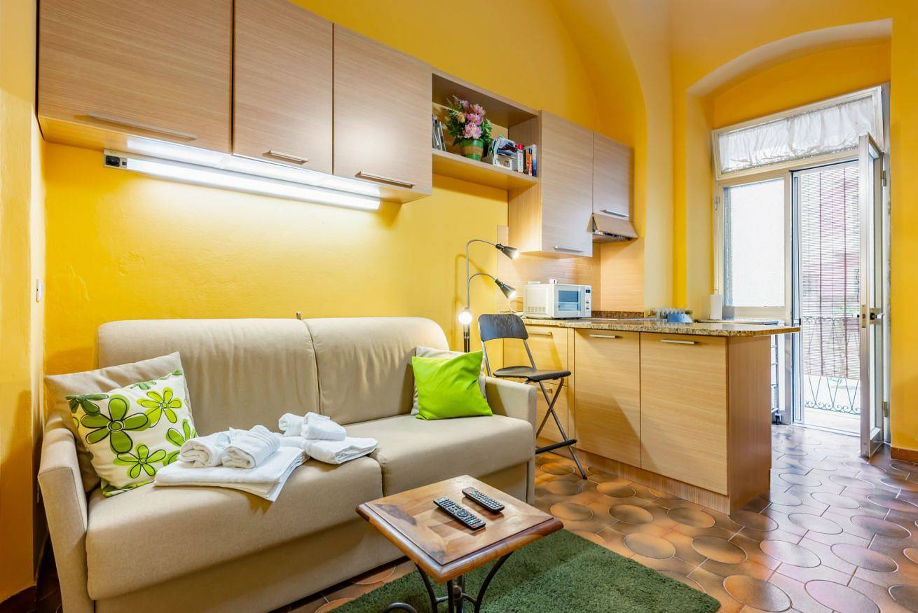 Appartamento intero, Yellow Apartment near the Train Station W/ Balcony in La Spezia (Città), La Spezia