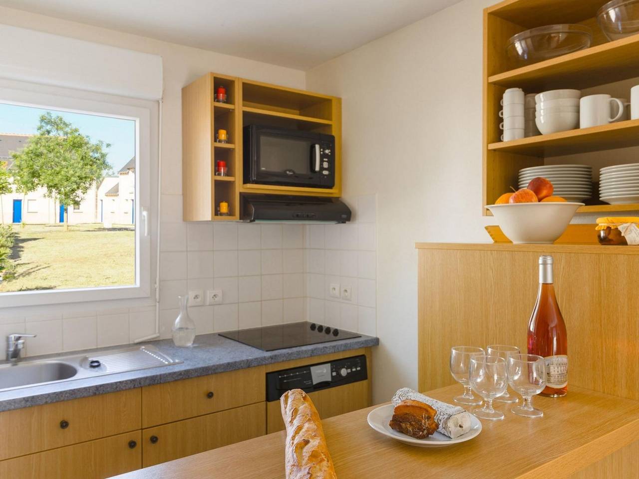 Well-maintained, linked holiday home with garden and terrace in Azay-le-Rideau, Valle del Loira