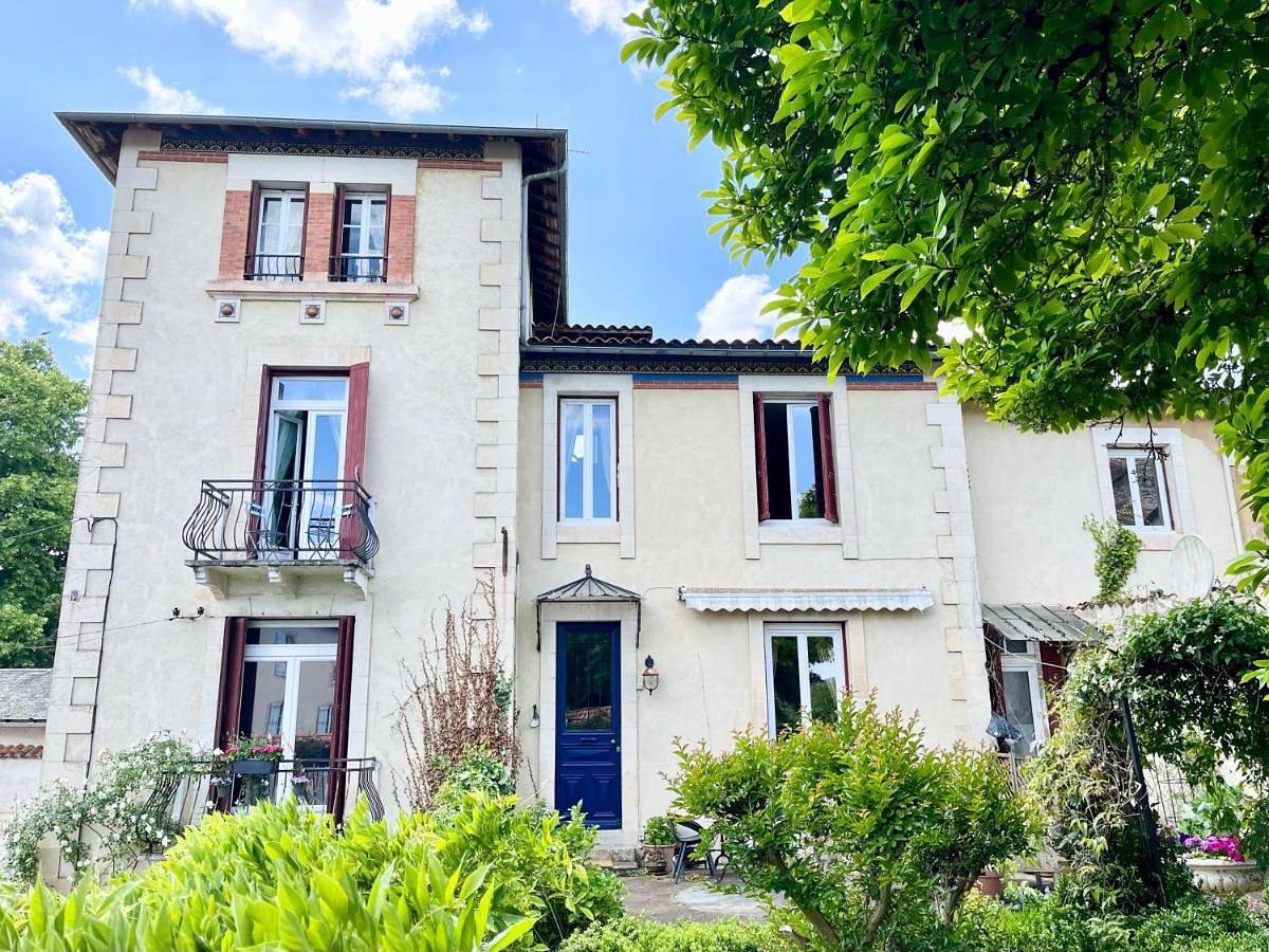 Double Room with Private Bathroom in Availles-Limouzine, Vienne (France)