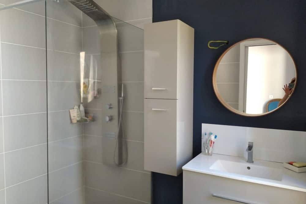 3 Bedroom Private vacation home in Lachassagne in Lachassagne, Beaujolais