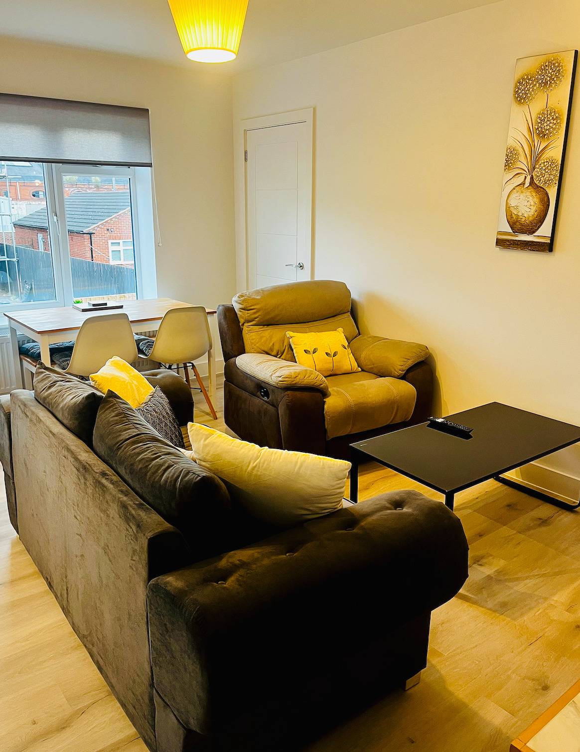 Entire vacation apartment, 2 Bed Flat - Sleeps 8 - Pets - Garden - Parking in Derbyshire