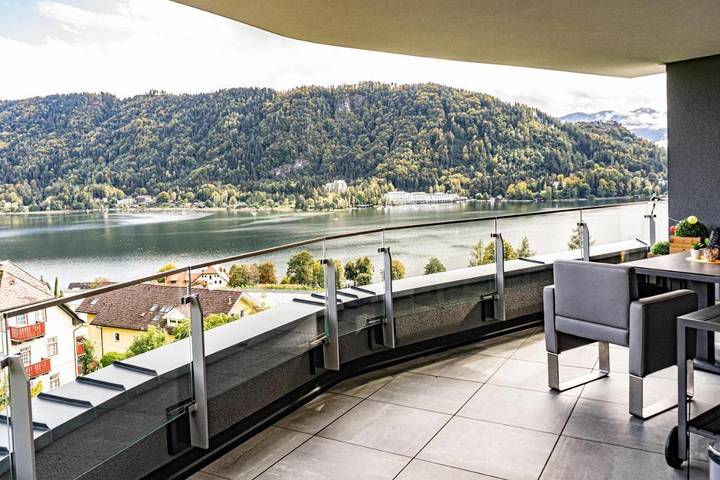 Ferienwohnung für 3 Personen, mit Terrasse und Seeblick sowie Ausblick