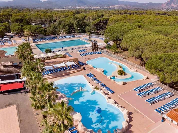 Camping pour 5 personnes, avec Terrasse ainsi que Jardin et Piscine à Puget-sur-Argens