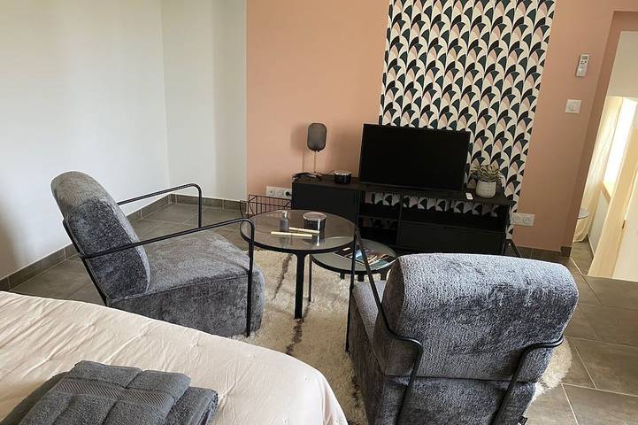 Gîte pour 2 personnes, avec jacuzzi ainsi que piscine et jardin à Brissac - 3