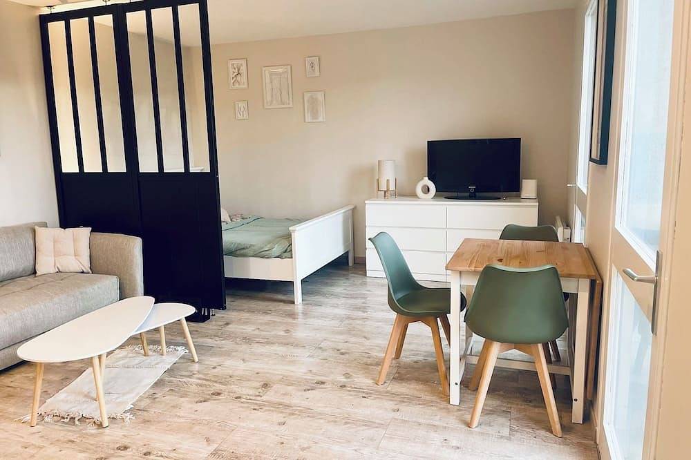 Ganze Wohnung, Charmant Studio Lumineux Avec vue Panoramique Proche du Centre Ville Historique in Villeneuve-lès-Avignon, Nimes und Umgebung