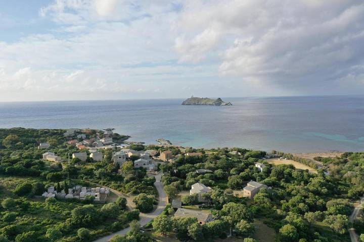 Location de vacances pour 12 personnes, avec vue ainsi que jardin et terrasse, animaux acceptés à Ersa - 3