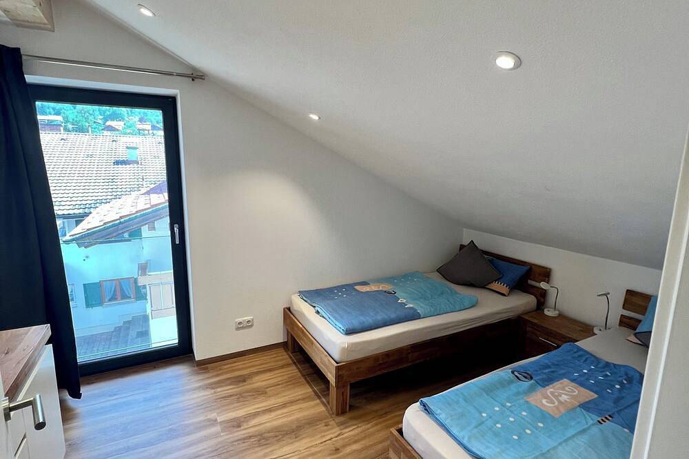 Ganze Wohnung, Alpinglück für 4 im Dachgeschoss: 2 Balkone, viel Licht & Schlossblick in Halblech, Bayerisch Schwaben