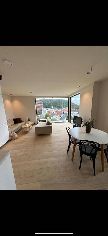 Ferienwohnung für 6 Personen, mit Balkon und Terrasse sowie Ausblick in Egersund