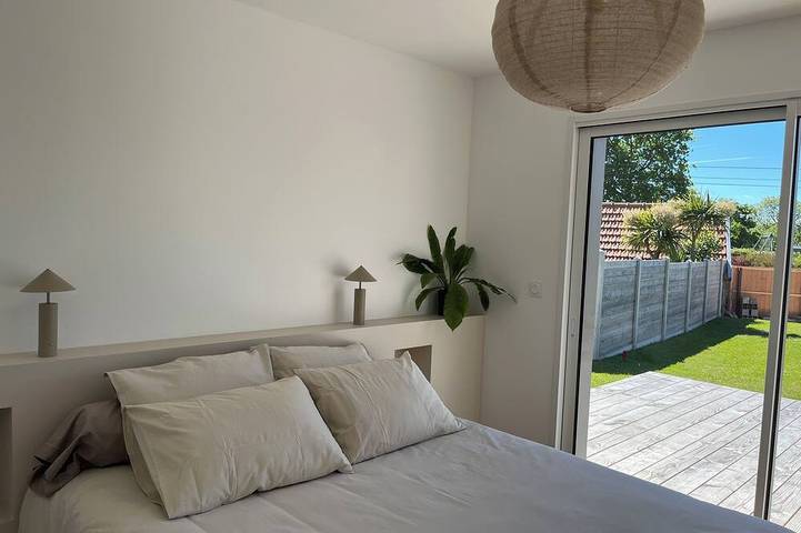 New wooden house less than 5 minutes from the beach in Gouville-sur-Mer, Coutances y alrededores