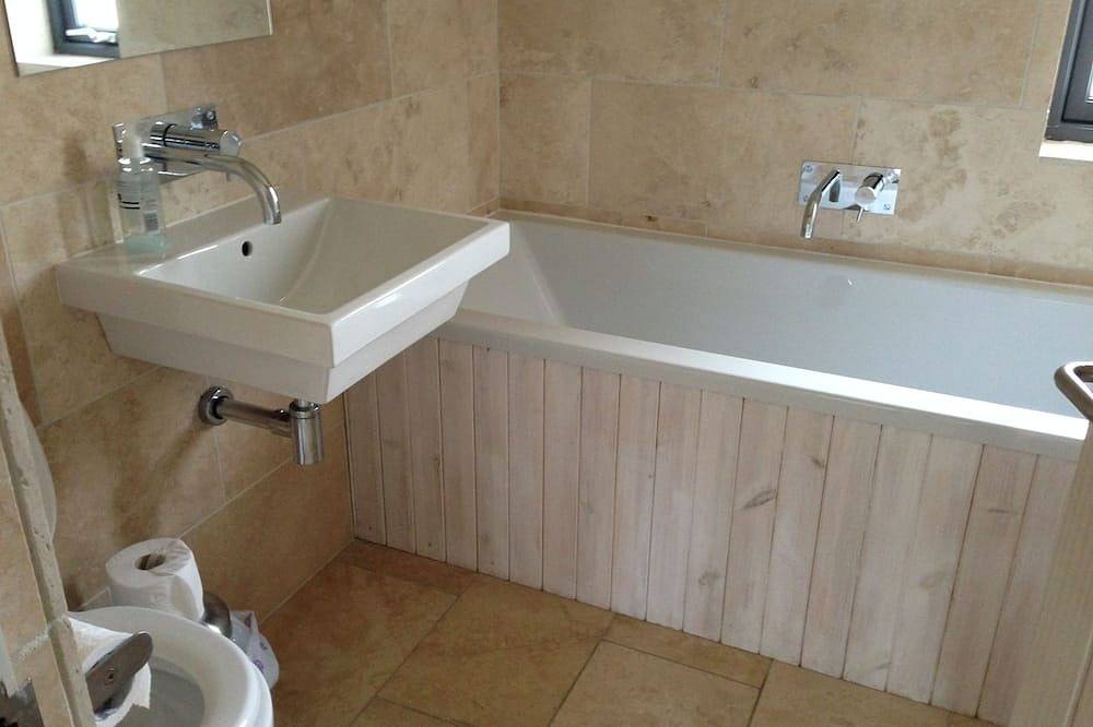 Atemberaubende individuell gestalteten Immobilie On Shore in der Ortschaft Glenelg in Loch Hourn, Highlands