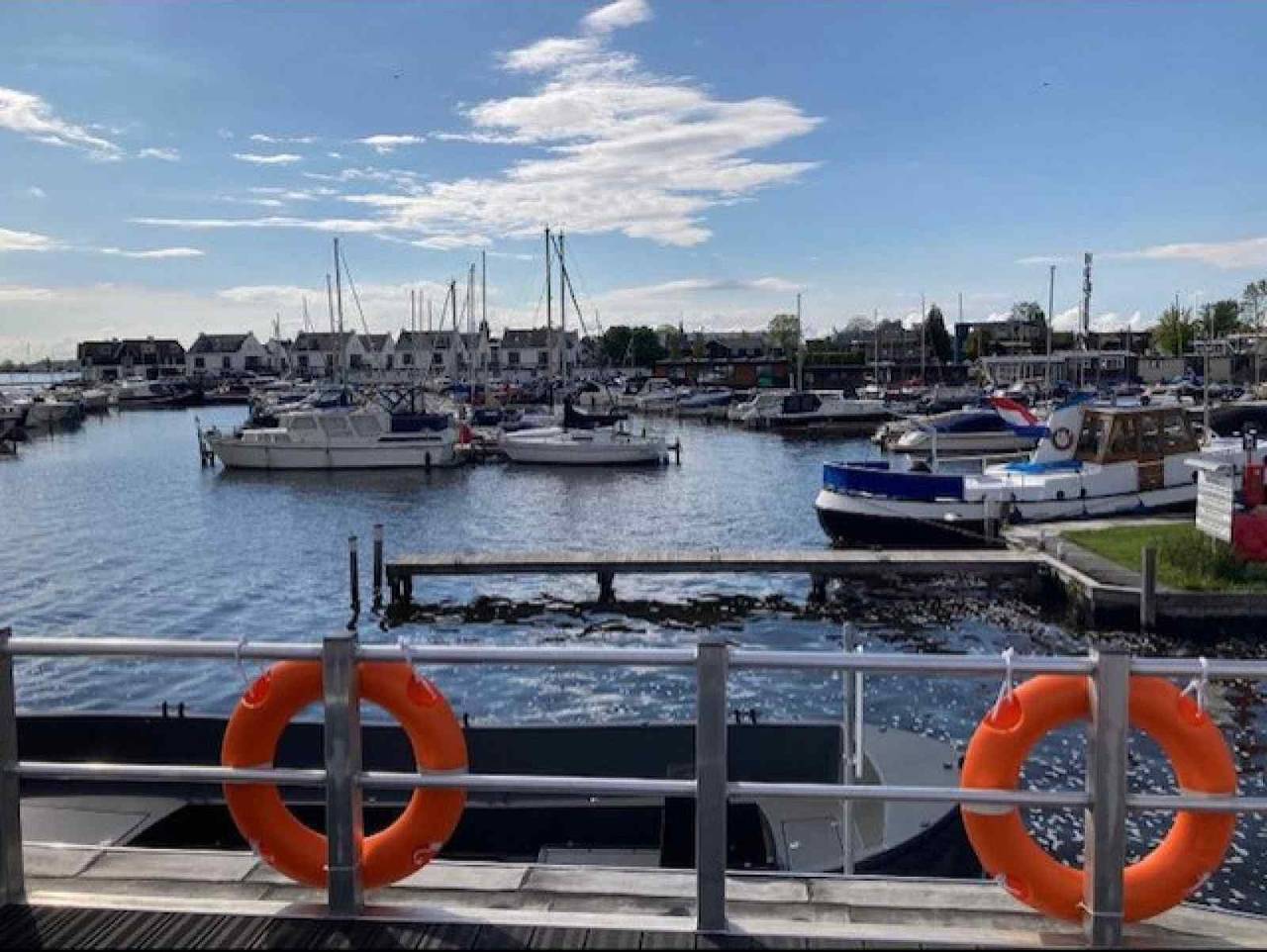 Gezellige 4 persoons woonboot aan de Loosdrechtse Plassen met eigen sub en kano in Loosdrecht, Groene Hart