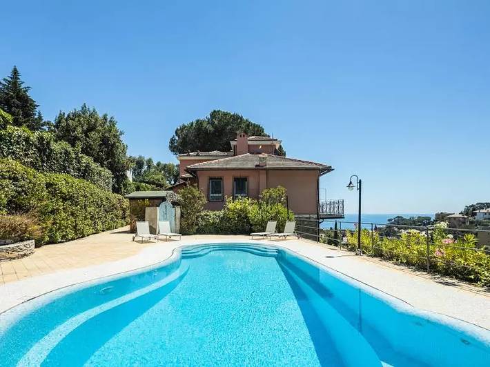 Strandhaus für 8 Personen, mit Balkon und Pool in Ligurien