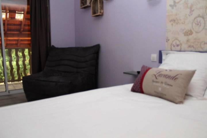 Chambre d’hôte pour 2 personnes, avec piscine ainsi que balcon et vue dans l' Isère - 2