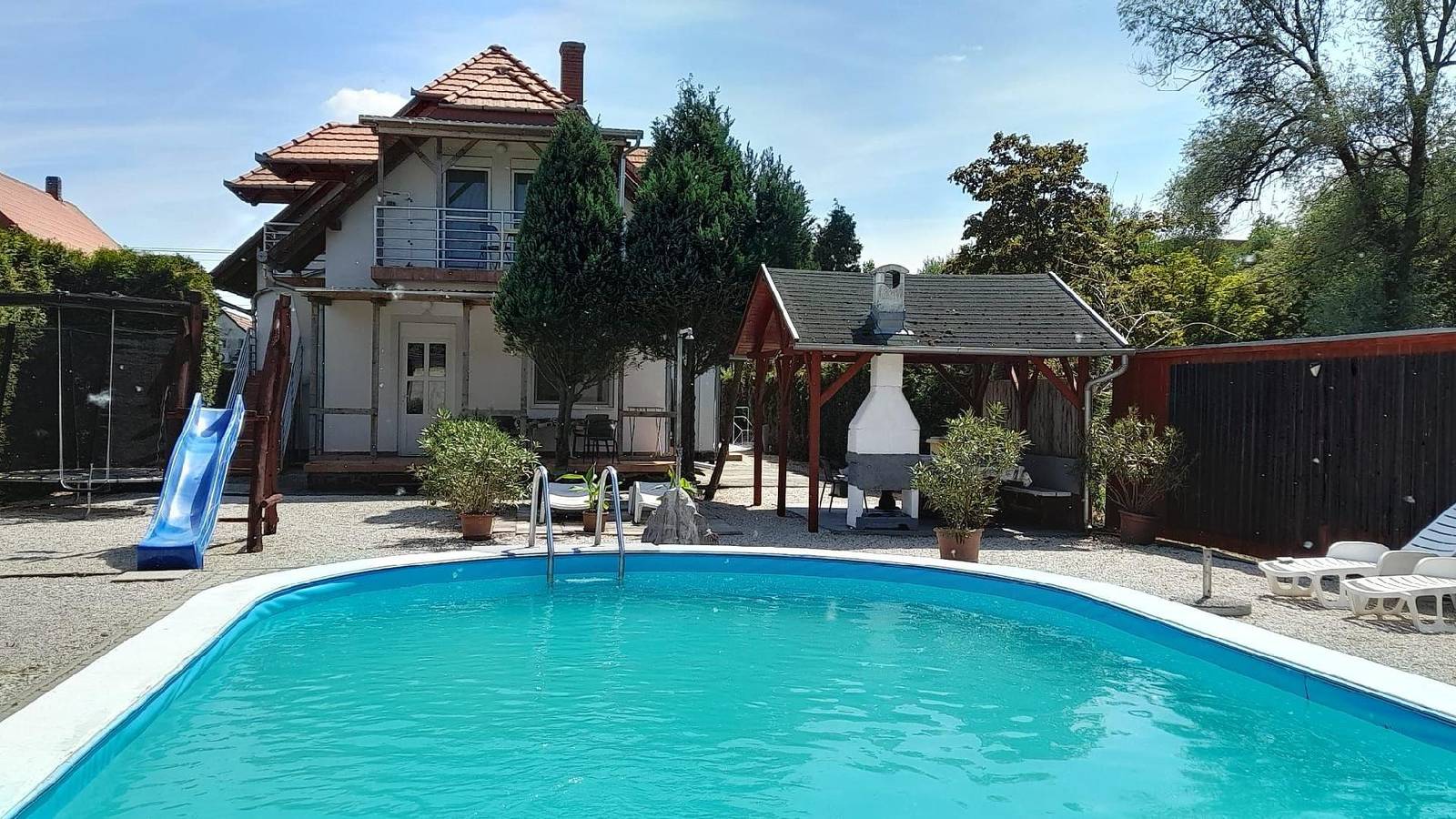 Apartamento vacacional entero, Wohnung direkt am See mit Pool, Wlan, Garten in Balatonmáriafürdő, Orilla sur del lago Balaton
