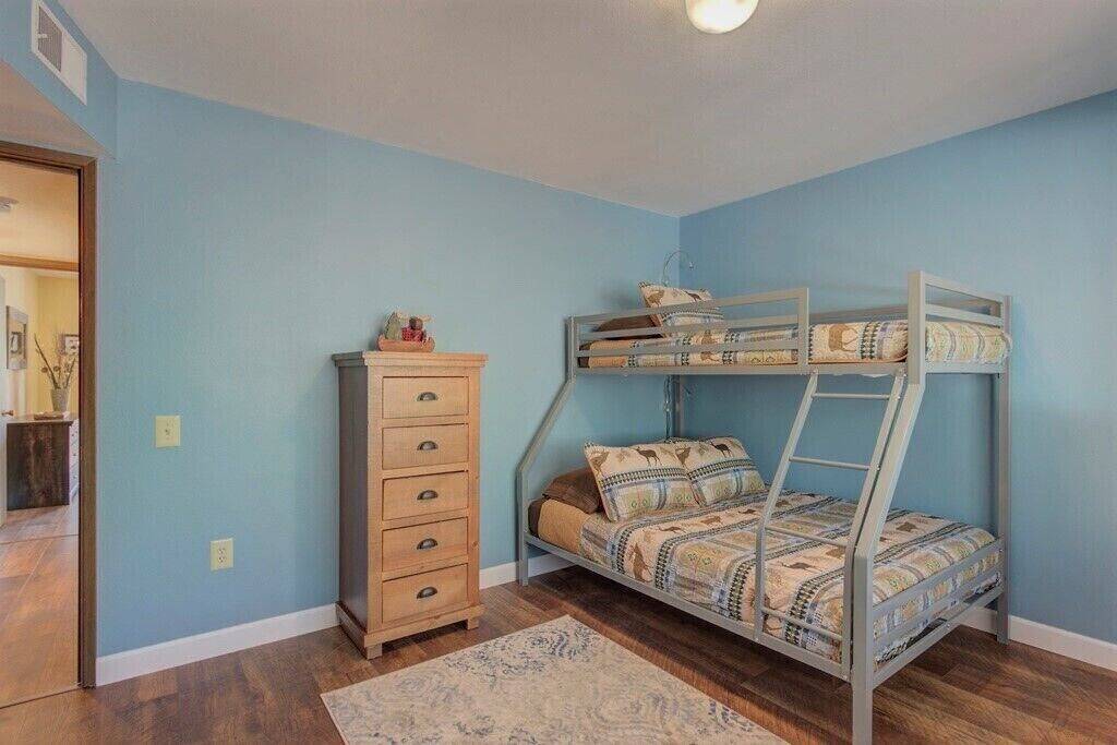 Elkchanted Inn Pine: Fully Fenced Backyard, Spacious Cabin in Woods w/King Bed in Gila County