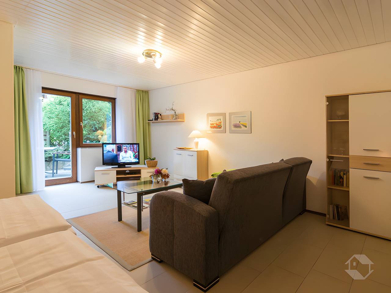 Ganze Wohnung, Ferienwohnung 'Bergfrieden' mit Privatterrasse, Gemeinschaftsgarten und Wi-Fi in Bad Herrenalb, Nordschwarzwald