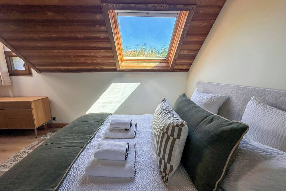 Villa 200 m vom See von Annecy mit Terrasse und Parkplatz in Sévrier, Parc naturel régional du Massif des Bauges