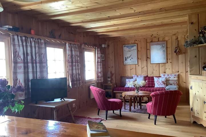 Ganze Wohnung, Aussen:  Wohnung für 6 Personen im Dachgeschoss eines großen historischen Chalets im Herzen des alte in Saint Luc, Anniviers