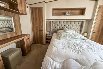 Static Caravan for 6 People in Waveney District, Suffolk, Photo 1