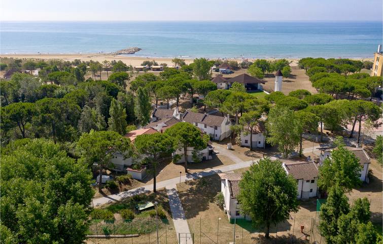 Apartamento vacacional entero, Apartamento junto a la playa con aire acondicionado, aparcamiento, terraza e Internet in Cavallino, Cavallino-Treporti