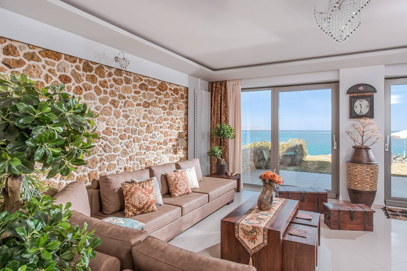 Artemis beachfront villa-on the Waves in Gouves, Iraklio-Heraklion und Umgebung