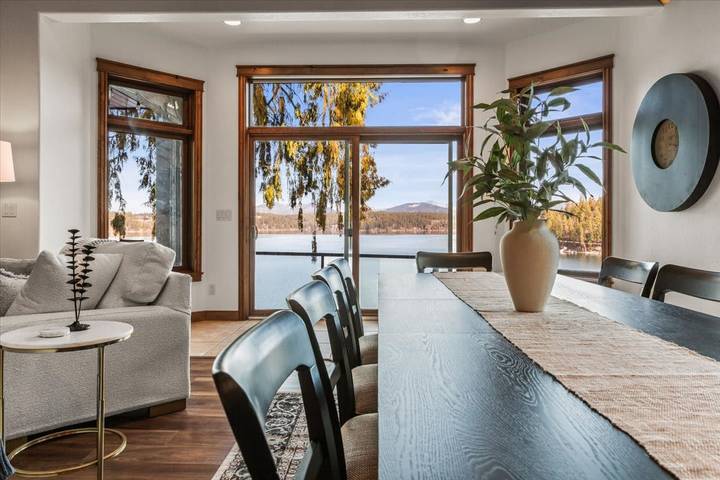 Vacation rental for 16 people, with lake view and balcony, kid friendly in Idaho