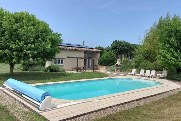 Maison de vacances pour 9 personnes, avec terrasse et piscine ainsi que vue et jardin