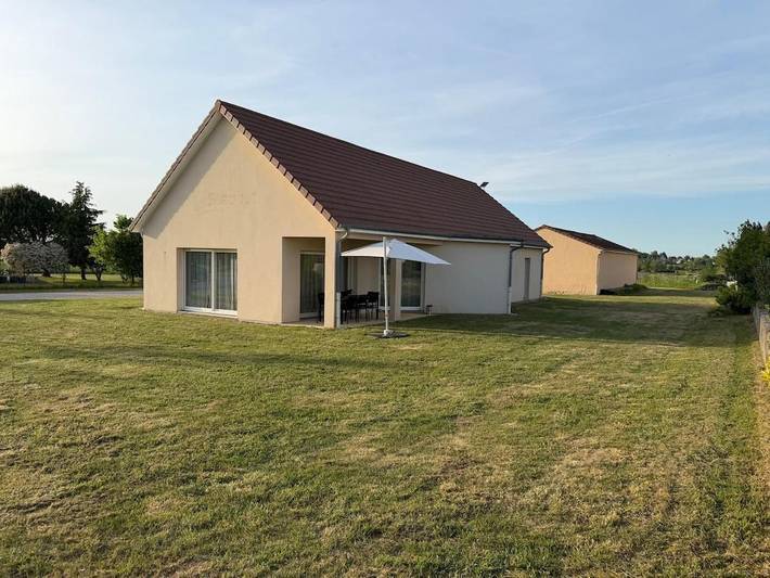 Location de vacances pour 6 personnes, avec jardin à Saint-Gervais-en-Vallière