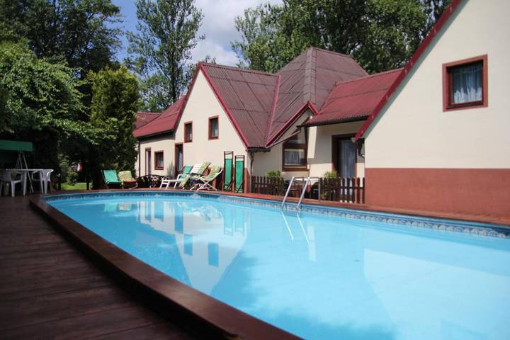 Wynajem wakacyjny dla 4 osób, z basen i jacuzzi oraz ogród i sauna, zwierzęta dozwolone w Krościenko nad Dunajcem