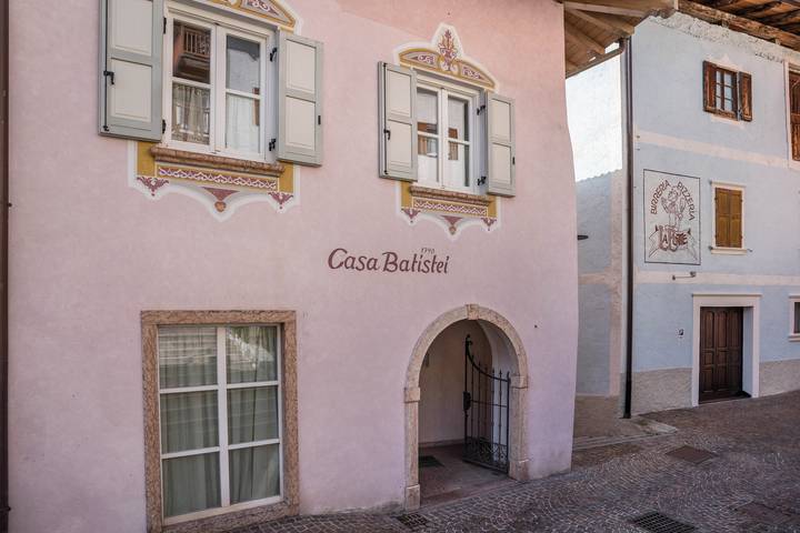 Entire apartment, Apartment 'Casa Batistei Ribes' with Lake View, Balcony and Wi-Fi in Molveno, Brenta group