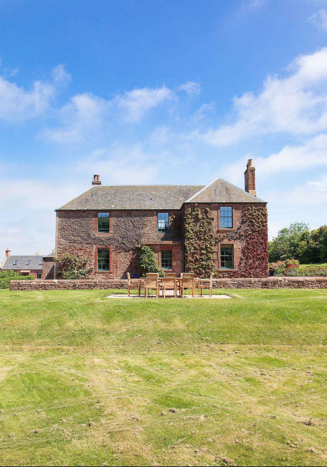 Entire apartment, The Farmhouse @ Wild Flower Meadow Steading in Edinburgh and Lothian