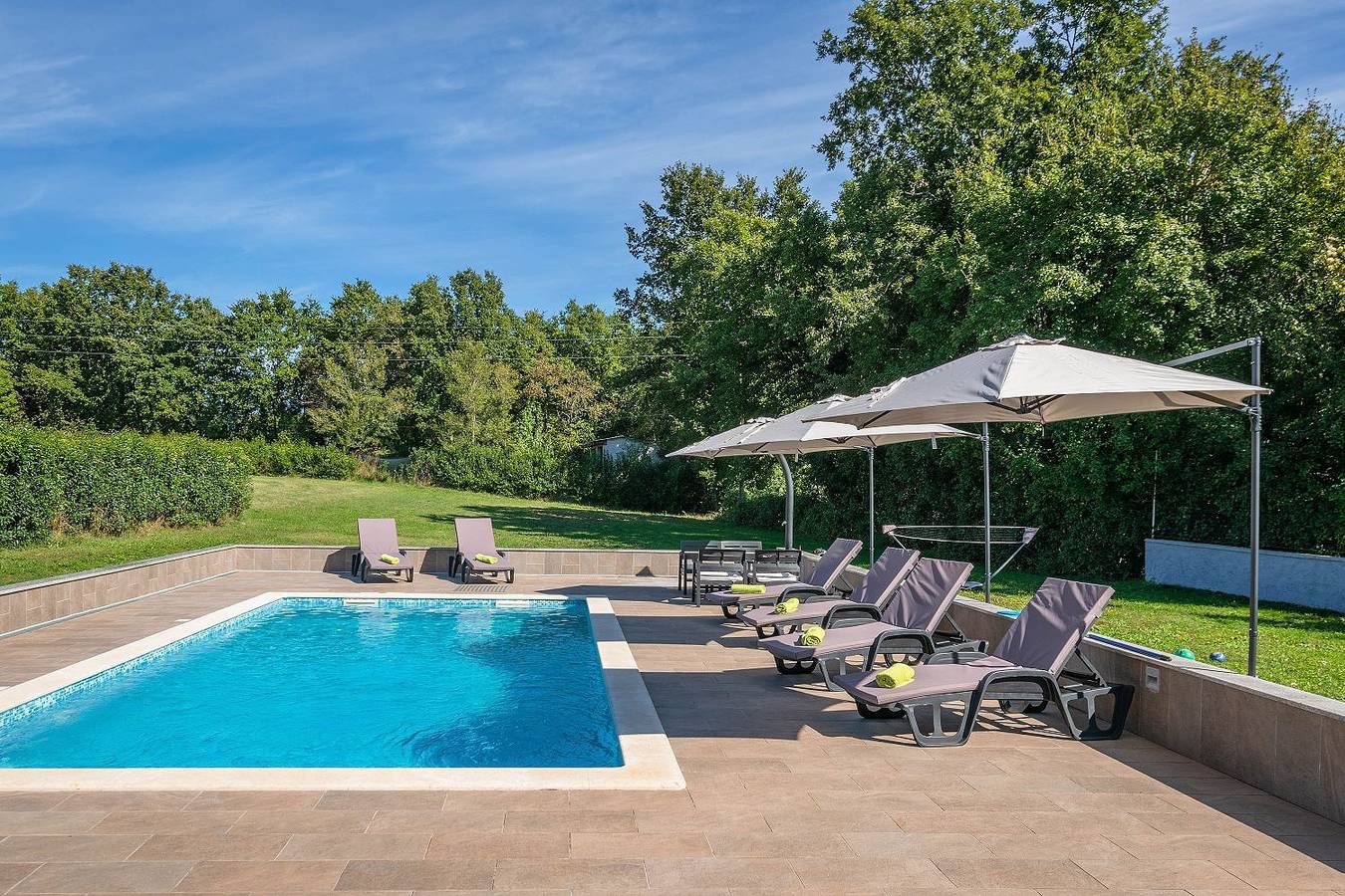 Charmante Villa mit privatem Pool, Klima, Sonnenliegen, Terrasse und Grill in Marčana, Südküste Istrien