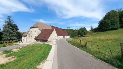 Gîte pour 7 personnes, avec jardin et terrasse à Villeneuve-sous-Pymont