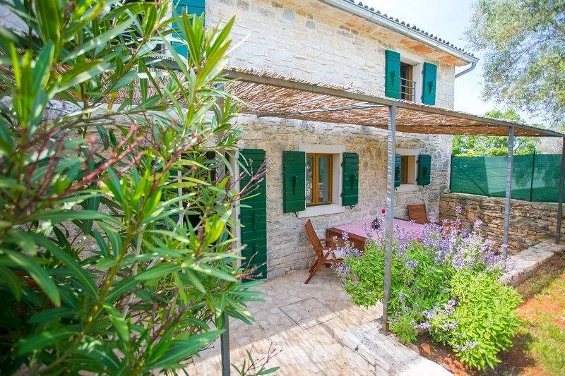 Ganze Wohnung, Abortolami mit Pool und Garten in Selina, Zentralistrien