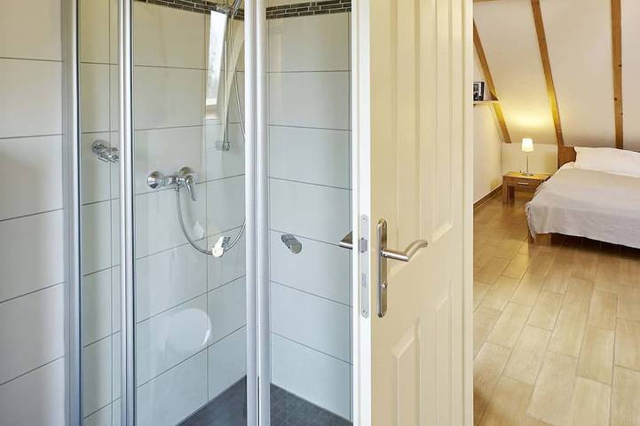 Holunderhaus mit 92 m² auf 2 Ebenen für 6+2 Pers., 3 Schlafzimmer, 3 Bäder in Görzig, Rietz-Neuendorf