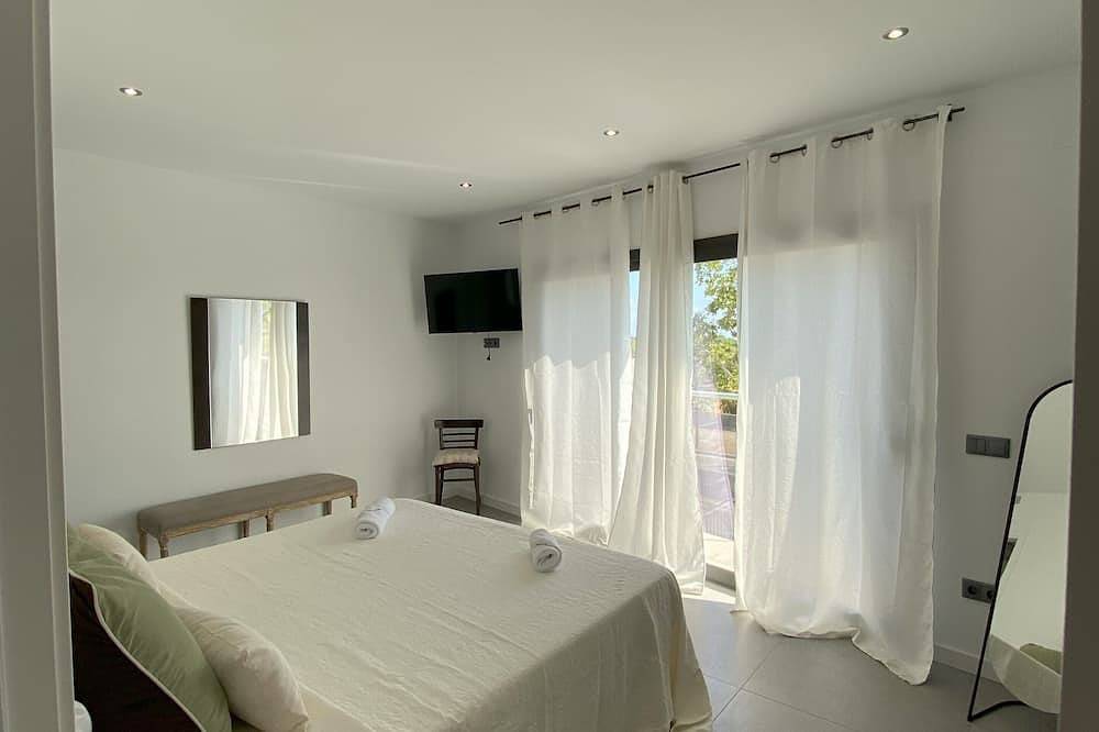 Elegance and comfort at Casa Moncerrat in Vilanova i la Geltrú, Garraf